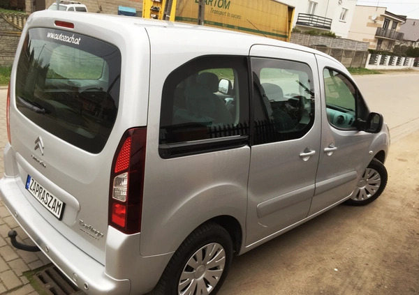 Citroen Berlingo cena 33900 przebieg: 145000, rok produkcji 2015 z Gościno małe 191